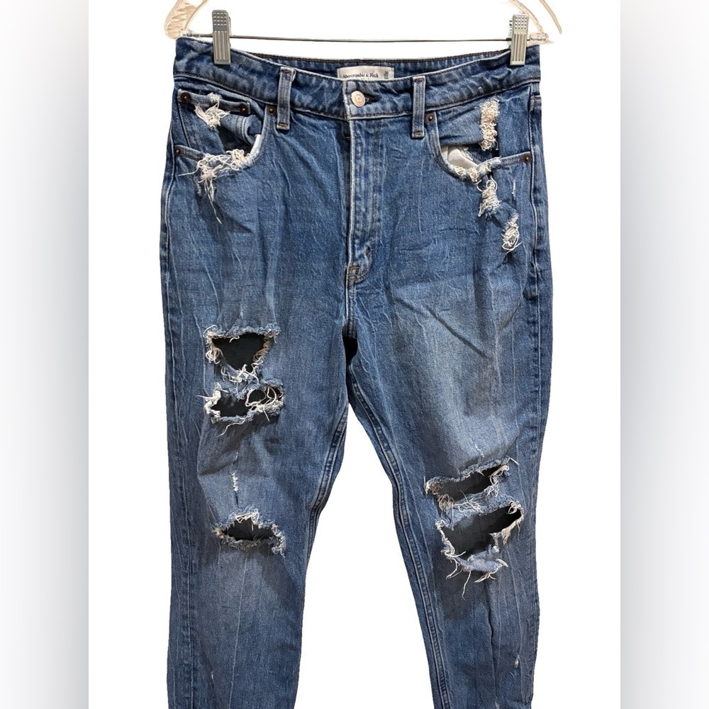 Abercrombie & Fitch Curve Love High Rise Mom
Jeans Medium Wash Distressed - Picture 2 of 8